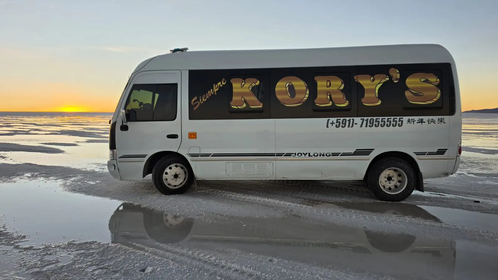 Movilidad oficial de Siempre Korys durante una gira
